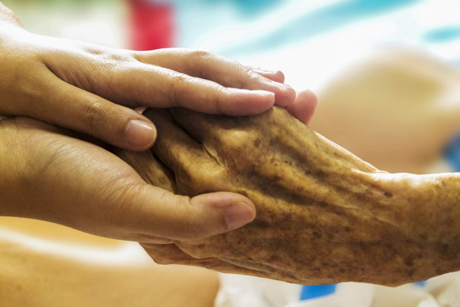 Cuidado de adulto mayor en la comodidad de su hogar